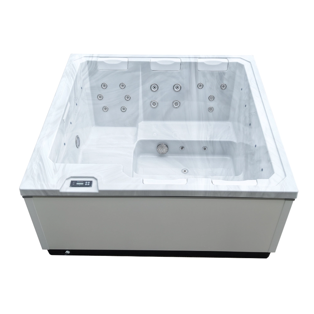 Frontansicht des Whirlpools JJSPA Beta 414 mit drei Sitzen mit Kopfstützen, Massagedüsen und Bedienfeld am Rand.