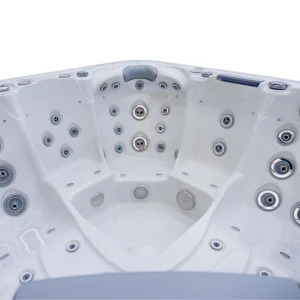 Innenansicht des JJSPA Beta 523 Whirlpools mit weißem Marmor-Acryl und Hydromassagedüsen.