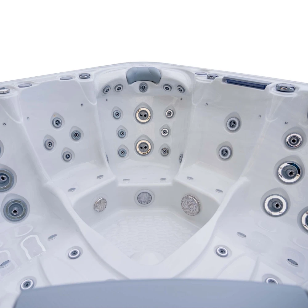 Innenansicht des JJSPA Beta 523 Whirlpools mit weißem Marmor-Acryl und Hydromassagedüsen.